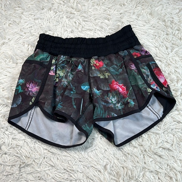 Lululemon Tracker Short II *4-way Stretch Curious Jungle Multi / Black - Picture 1 of 6